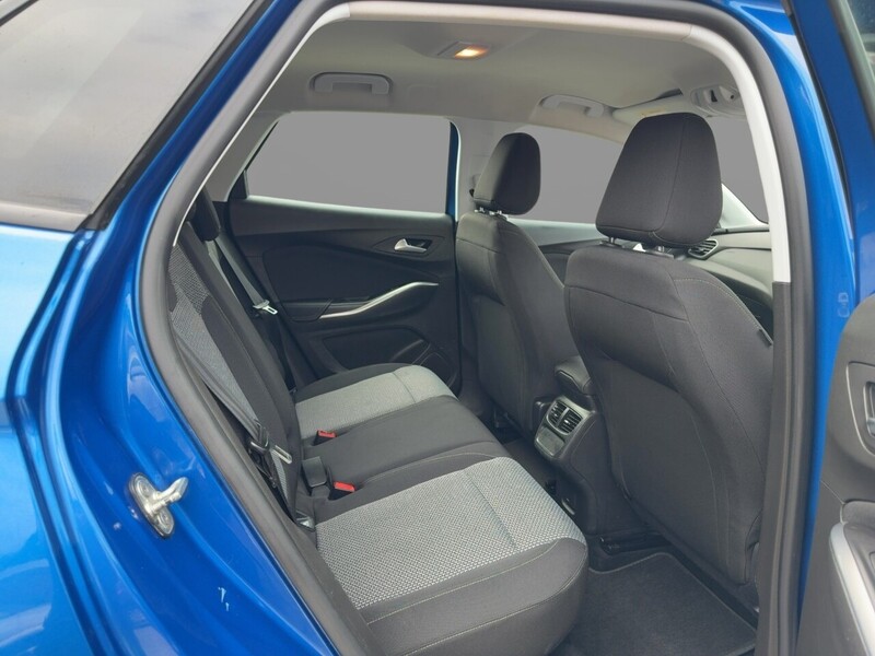 Vauxhall 1.2 TURBO GPF SE SUV 5DR PETROL MANUAL SAT NAV BLUETOOTH DAB STEREO APPLE CARPLAY PARKING AIDS JUST 1 OWNER FROM NEW ONLY 38000 MILES FSH 5 SERVICES 72-74 Mitcham Road