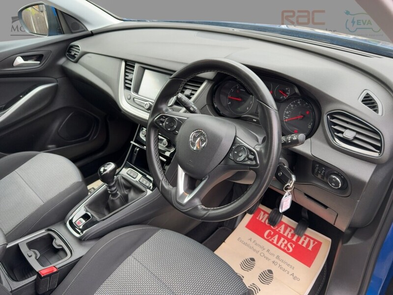 Vauxhall 1.2 TURBO GPF SE SUV 5DR PETROL MANUAL SAT NAV BLUETOOTH DAB STEREO APPLE CARPLAY PARKING AIDS JUST 1 OWNER FROM NEW ONLY 38000 MILES FSH 5 SERVICES 72-74 Mitcham Road