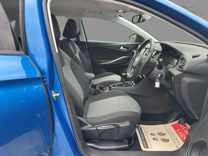 Vauxhall 1.2 TURBO GPF SE SUV 5DR PETROL MANUAL SAT NAV BLUETOOTH DAB STEREO APPLE CARPLAY PARKING AIDS JUST 1 OWNER FROM NEW ONLY 38000 MILES FSH 5 SERVICES 72-74 Mitcham Road