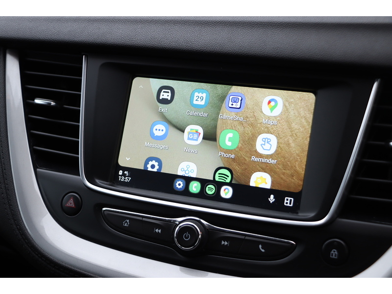 Vauxhall 1.2 TURBO GPF SE SUV 5DR PETROL MANUAL SAT NAV BLUETOOTH DAB STEREO APPLE CARPLAY PARKING AIDS JUST 1 OWNER FROM NEW ONLY 38000 MILES FSH 5 SERVICES 72-74 Mitcham Road