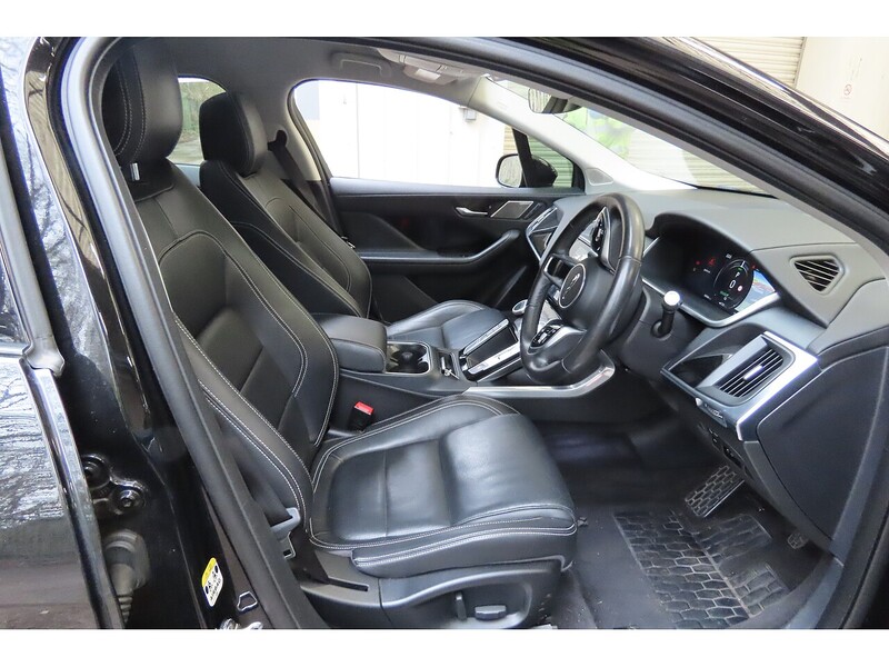 Jaguar 400 90KWH SE SUV 5DR ELECTRIC 4WD AUTO PAN ROOF HEATED SEATS SATNAV BLUETOOTH APPLE CARPLAY REAR CAMERA PARKING AIDS JUST 2 OWNERS ONLY 50000 MILES SH 72-74 Mitcham Road