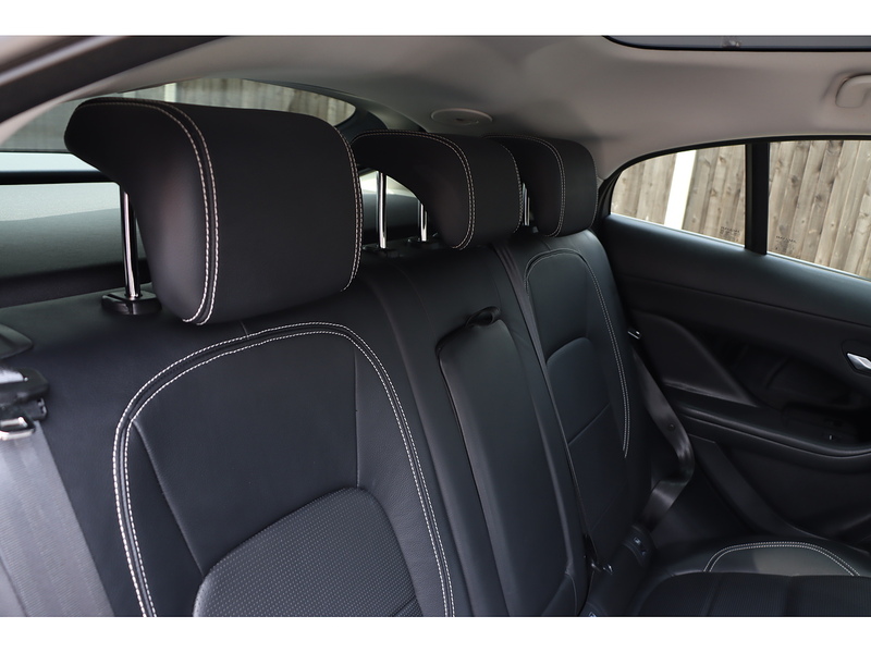 Jaguar 400 90KWH SE SUV 5DR ELECTRIC 4WD AUTO PAN ROOF HEATED SEATS SATNAV BLUETOOTH APPLE CARPLAY REAR CAMERA PARKING AIDS JUST 2 OWNERS ONLY 50000 MILES SH 72-74 Mitcham Road