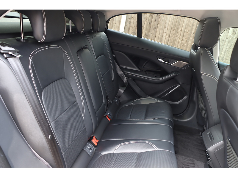 Jaguar 400 90KWH SE SUV 5DR ELECTRIC 4WD AUTO PAN ROOF HEATED SEATS SATNAV BLUETOOTH APPLE CARPLAY REAR CAMERA PARKING AIDS JUST 2 OWNERS ONLY 50000 MILES SH 72-74 Mitcham Road