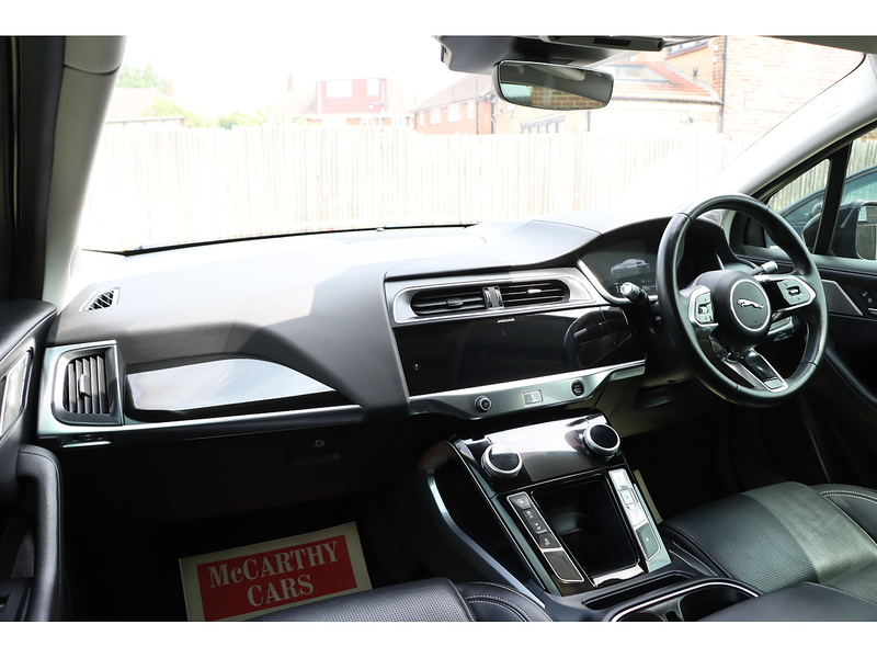 Jaguar 400 90KWH SE SUV 5DR ELECTRIC 4WD AUTO PAN ROOF HEATED SEATS SATNAV BLUETOOTH APPLE CARPLAY REAR CAMERA PARKING AIDS JUST 2 OWNERS ONLY 50000 MILES SH 72-74 Mitcham Road