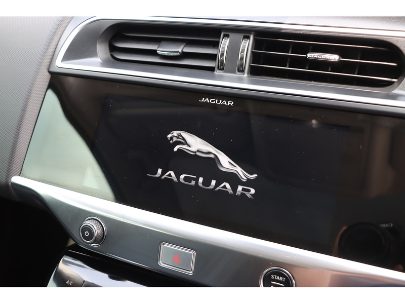 Jaguar 400 90KWH SE SUV 5DR ELECTRIC 4WD AUTO PAN ROOF HEATED SEATS SATNAV BLUETOOTH APPLE CARPLAY REAR CAMERA PARKING AIDS JUST 2 OWNERS ONLY 50000 MILES SH 72-74 Mitcham Road