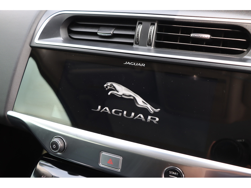 Jaguar 400 90KWH SE SUV 5DR ELECTRIC 4WD AUTO PAN ROOF HEATED SEATS SATNAV BLUETOOTH APPLE CARPLAY REAR CAMERA PARKING AIDS JUST 2 OWNERS ONLY 50000 MILES SH 72-74 Mitcham Road