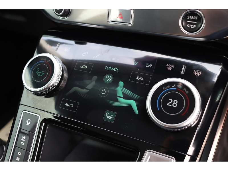 Jaguar 400 90KWH SE SUV 5DR ELECTRIC 4WD AUTO PAN ROOF HEATED SEATS SATNAV BLUETOOTH APPLE CARPLAY REAR CAMERA PARKING AIDS JUST 2 OWNERS ONLY 50000 MILES SH 72-74 Mitcham Road