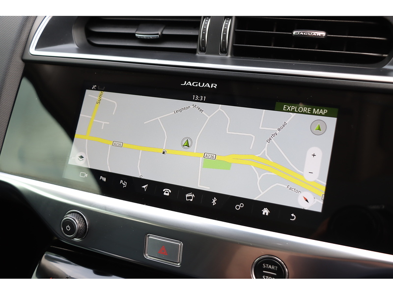 Jaguar 400 90KWH SE SUV 5DR ELECTRIC 4WD AUTO PAN ROOF HEATED SEATS SATNAV BLUETOOTH APPLE CARPLAY REAR CAMERA PARKING AIDS JUST 2 OWNERS ONLY 50000 MILES SH 72-74 Mitcham Road