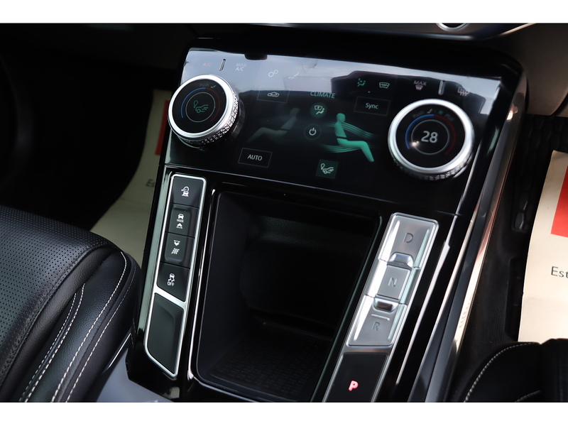 Jaguar 400 90KWH SE SUV 5DR ELECTRIC 4WD AUTO PAN ROOF HEATED SEATS SATNAV BLUETOOTH APPLE CARPLAY REAR CAMERA PARKING AIDS JUST 2 OWNERS ONLY 50000 MILES SH 72-74 Mitcham Road