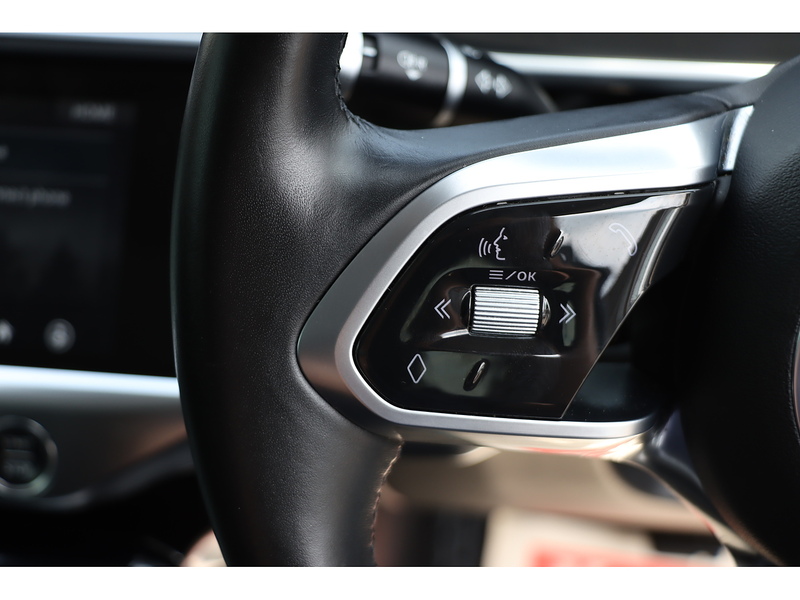 Jaguar 400 90KWH SE SUV 5DR ELECTRIC 4WD AUTO PAN ROOF HEATED SEATS SATNAV BLUETOOTH APPLE CARPLAY REAR CAMERA PARKING AIDS JUST 2 OWNERS ONLY 50000 MILES SH 72-74 Mitcham Road