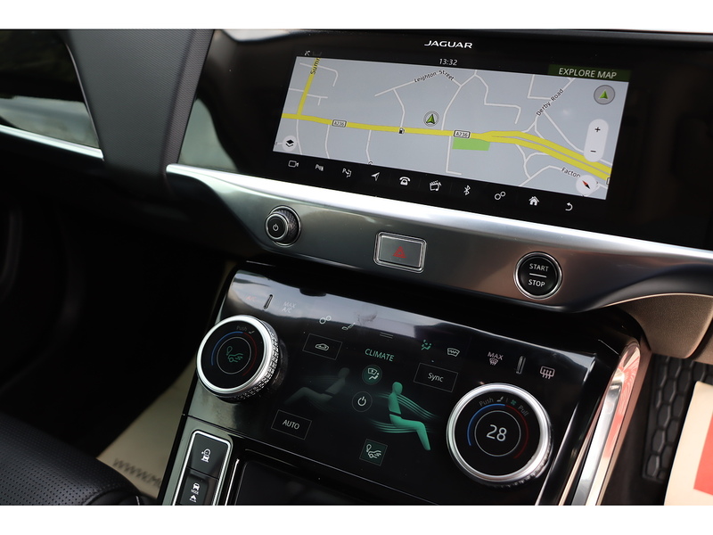 Jaguar 400 90KWH SE SUV 5DR ELECTRIC 4WD AUTO PAN ROOF HEATED SEATS SATNAV BLUETOOTH APPLE CARPLAY REAR CAMERA PARKING AIDS JUST 2 OWNERS ONLY 50000 MILES SH 72-74 Mitcham Road