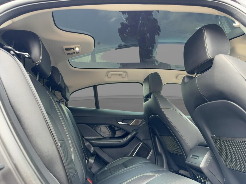 Jaguar 400 90KWH SE SUV 5DR ELECTRIC 4WD AUTO PAN ROOF HEATED SEATS SATNAV BLUETOOTH APPLE CARPLAY REAR CAMERA PARKING AIDS JUST 2 OWNERS ONLY 50000 MILES SH 72-74 Mitcham Road