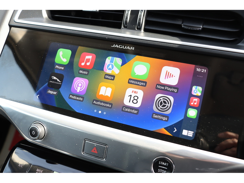 Jaguar 400 90KWH SE SUV 5DR ELECTRIC 4WD AUTO PAN ROOF HEATED SEATS SATNAV BLUETOOTH APPLE CARPLAY REAR CAMERA PARKING AIDS JUST 2 OWNERS ONLY 50000 MILES SH 72-74 Mitcham Road