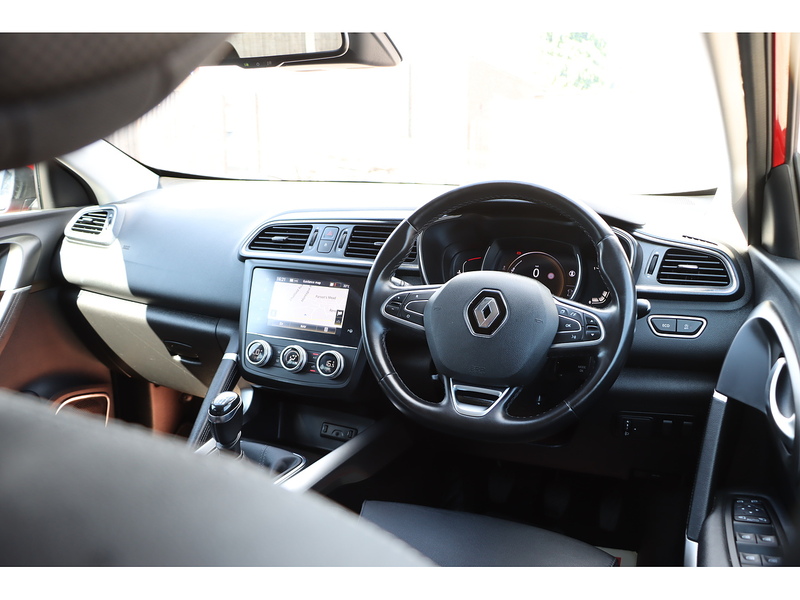 Renault 1.3 TCE GT LINE SUV 5DR PETROL MANUAL PAN ROOF HEATED SEATS SATNAV BLUETOOTH DAB STEREO APPLE CARPLAY REAR CAMERA PARKING AIDS 2 OWNERS 52000 MILES SH 72-74 Mitcham Road