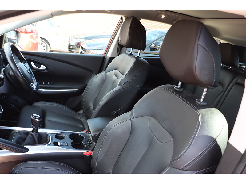 Renault 1.3 TCE GT LINE SUV 5DR PETROL MANUAL PAN ROOF HEATED SEATS SATNAV BLUETOOTH DAB STEREO APPLE CARPLAY REAR CAMERA PARKING AIDS 2 OWNERS 52000 MILES SH 72-74 Mitcham Road