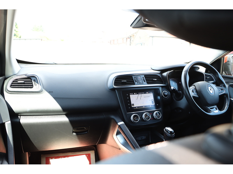 Renault 1.3 TCE GT LINE SUV 5DR PETROL MANUAL PAN ROOF HEATED SEATS SATNAV BLUETOOTH DAB STEREO APPLE CARPLAY REAR CAMERA PARKING AIDS 2 OWNERS 52000 MILES SH 72-74 Mitcham Road