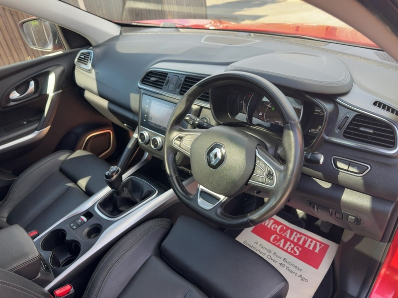 Renault 1.3 TCE GT LINE SUV 5DR PETROL MANUAL PAN ROOF HEATED SEATS SATNAV BLUETOOTH DAB STEREO APPLE CARPLAY REAR CAMERA PARKING AIDS 2 OWNERS 52000 MILES SH 72-74 Mitcham Road