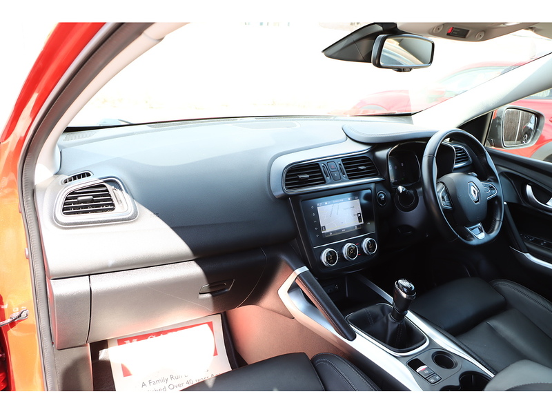 Renault 1.3 TCE GT LINE SUV 5DR PETROL MANUAL PAN ROOF HEATED SEATS SATNAV BLUETOOTH DAB STEREO APPLE CARPLAY REAR CAMERA PARKING AIDS 2 OWNERS 52000 MILES SH 72-74 Mitcham Road