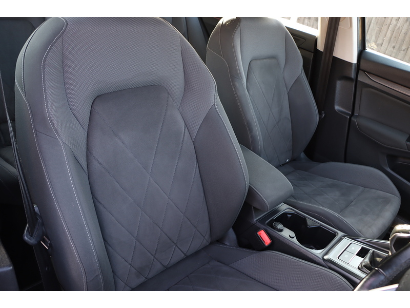 Volkswagen 1.5 TSI STYLE HATCHBACK 5DR PETROL MANUAL SAT NAV BLUETOOTH DAB STEREO PARKING AIDS JUST 2 OWNERS SAME OWNER FOR 3 YEARS 60000 MILES SH NO ULEZ CHARGE 72-74 Mitcham Road