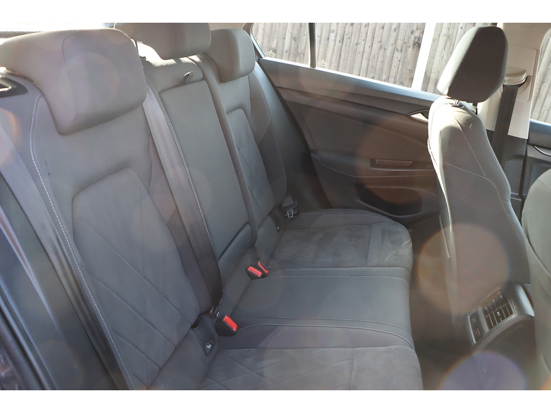 Volkswagen 1.5 TSI STYLE HATCHBACK 5DR PETROL MANUAL SAT NAV BLUETOOTH DAB STEREO PARKING AIDS JUST 2 OWNERS SAME OWNER FOR 3 YEARS 60000 MILES SH NO ULEZ CHARGE 72-74 Mitcham Road