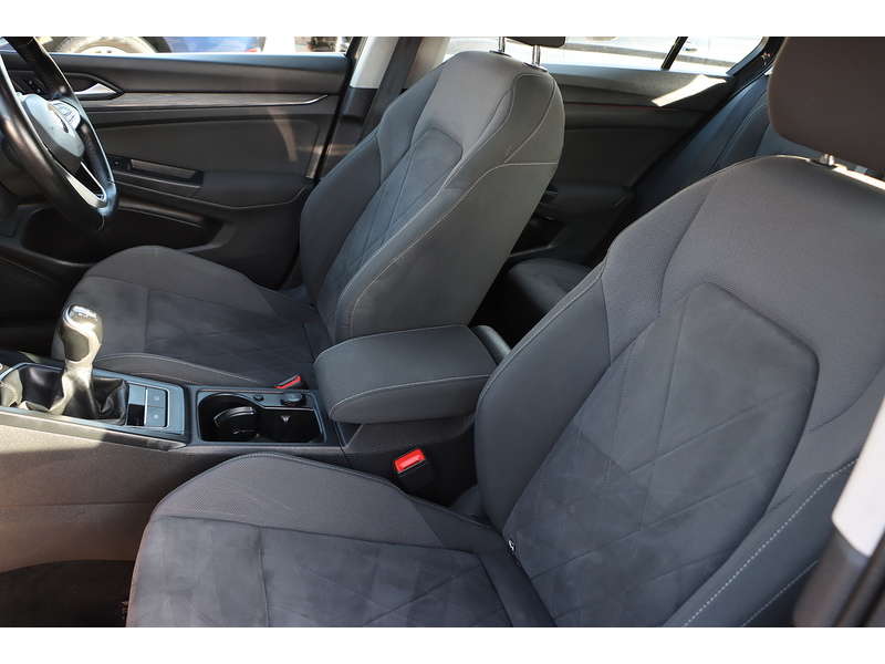 Volkswagen 1.5 TSI STYLE HATCHBACK 5DR PETROL MANUAL SAT NAV BLUETOOTH DAB STEREO PARKING AIDS JUST 2 OWNERS SAME OWNER FOR 3 YEARS 60000 MILES SH NO ULEZ CHARGE 72-74 Mitcham Road