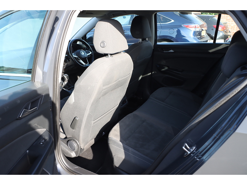 Volkswagen 1.5 TSI STYLE HATCHBACK 5DR PETROL MANUAL SAT NAV BLUETOOTH DAB STEREO PARKING AIDS JUST 2 OWNERS SAME OWNER FOR 3 YEARS 60000 MILES SH NO ULEZ CHARGE 72-74 Mitcham Road