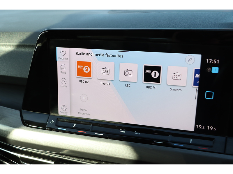 Volkswagen 1.5 TSI STYLE HATCHBACK 5DR PETROL MANUAL SAT NAV BLUETOOTH DAB STEREO PARKING AIDS JUST 2 OWNERS SAME OWNER FOR 3 YEARS 60000 MILES SH NO ULEZ CHARGE 72-74 Mitcham Road