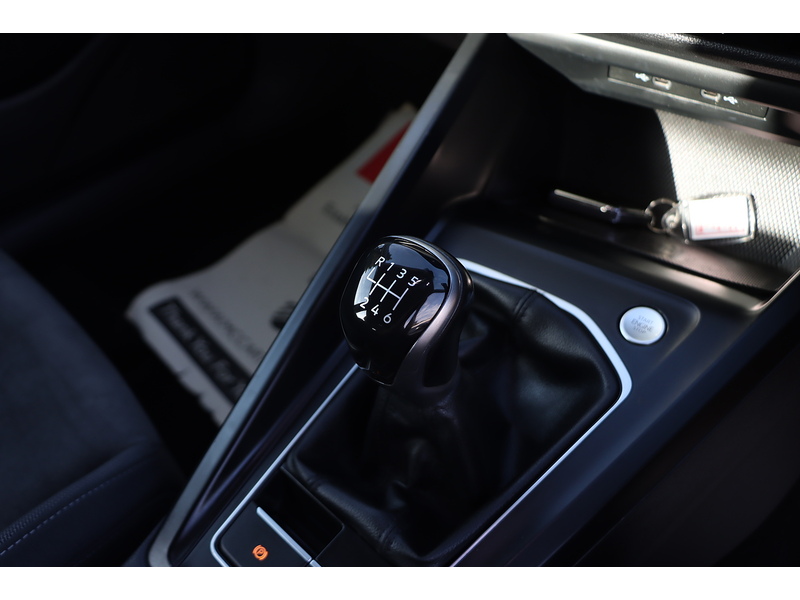 Volkswagen 1.5 TSI STYLE HATCHBACK 5DR PETROL MANUAL SAT NAV BLUETOOTH DAB STEREO PARKING AIDS JUST 2 OWNERS SAME OWNER FOR 3 YEARS 60000 MILES SH NO ULEZ CHARGE 72-74 Mitcham Road