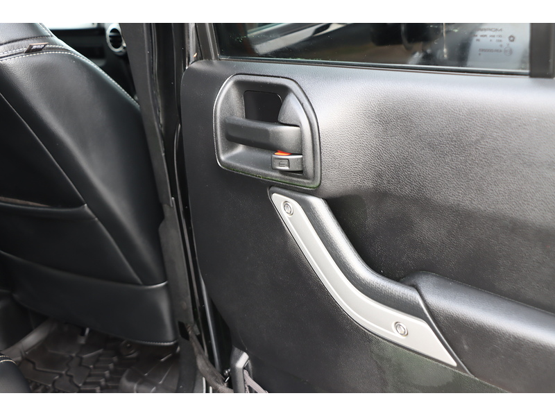 Jeep V6 Rubicon Unlimited 3600 5dr SUV AUTOMATIC Petrol 72-74 Mitcham Road