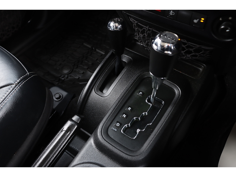 Jeep V6 Rubicon Unlimited 3600 5dr SUV AUTOMATIC Petrol 72-74 Mitcham Road