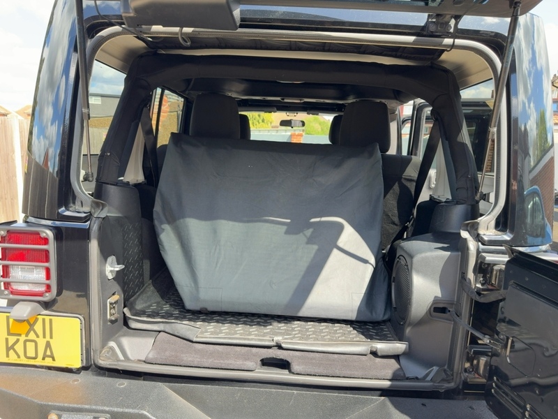Jeep V6 Sahara Unlimited 3800 5dr SUV AUTOMATIC Petrol 72-74 Mitcham Road