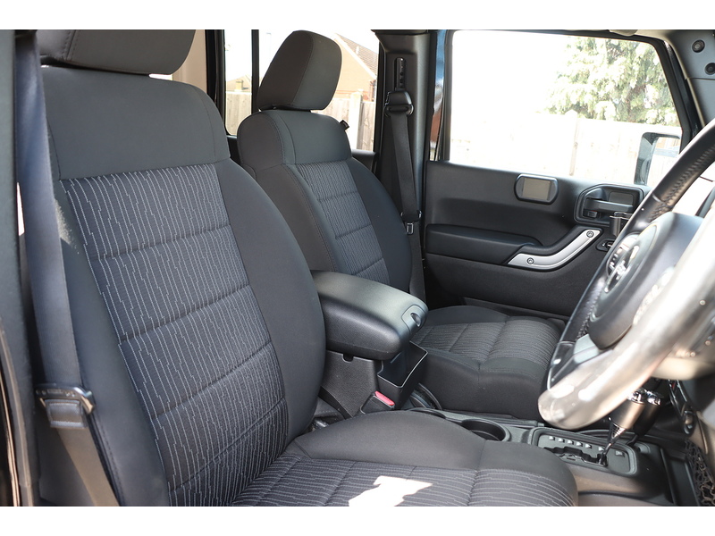 Jeep V6 Sahara Unlimited 3800 5dr SUV AUTOMATIC Petrol 72-74 Mitcham Road