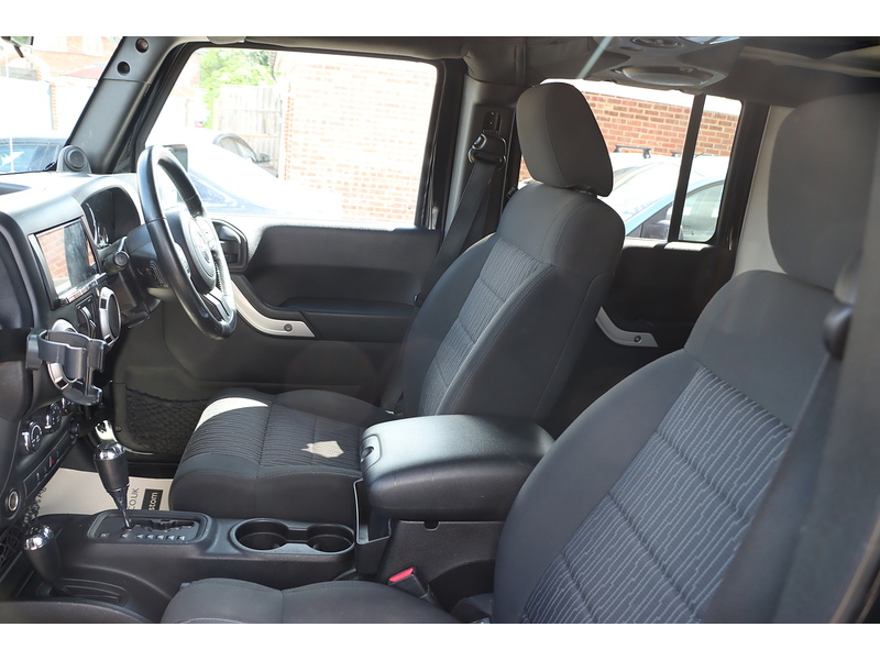 Jeep V6 Sahara Unlimited 3800 5dr SUV AUTOMATIC Petrol 72-74 Mitcham Road