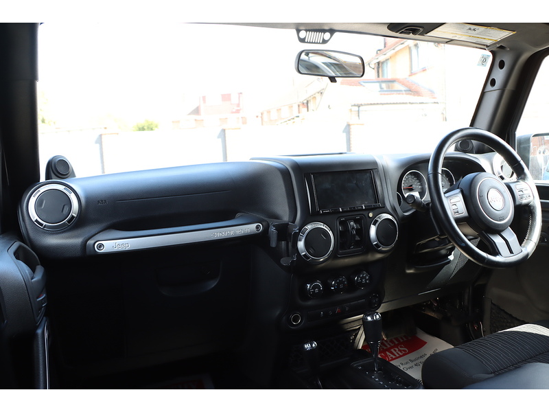 Jeep V6 Sahara Unlimited 3800 5dr SUV AUTOMATIC Petrol 72-74 Mitcham Road