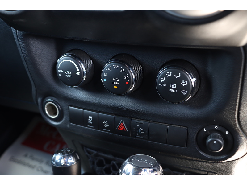 Jeep V6 Sahara Unlimited 3800 5dr SUV AUTOMATIC Petrol 72-74 Mitcham Road