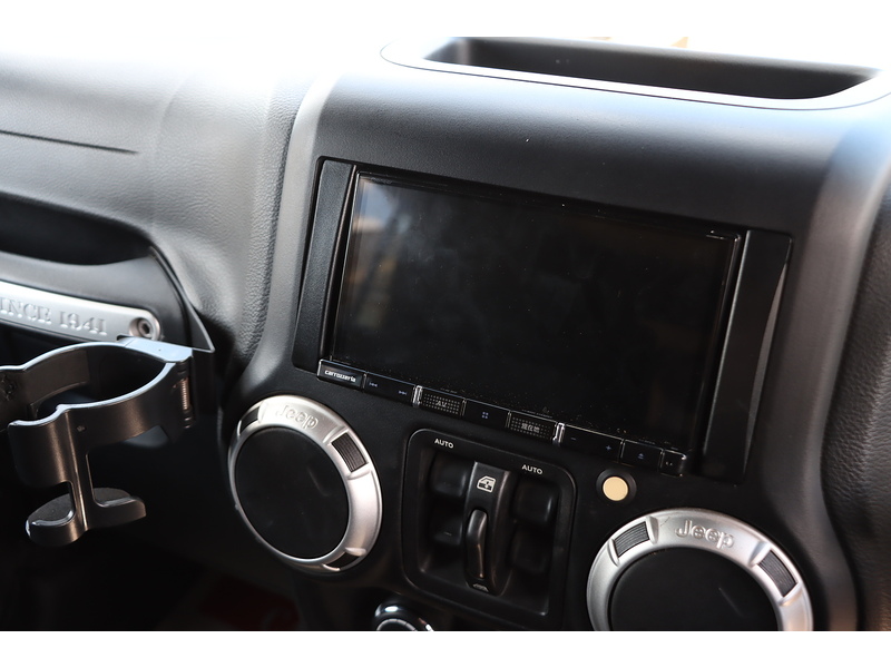 Jeep V6 Sahara Unlimited 3800 5dr SUV AUTOMATIC Petrol 72-74 Mitcham Road