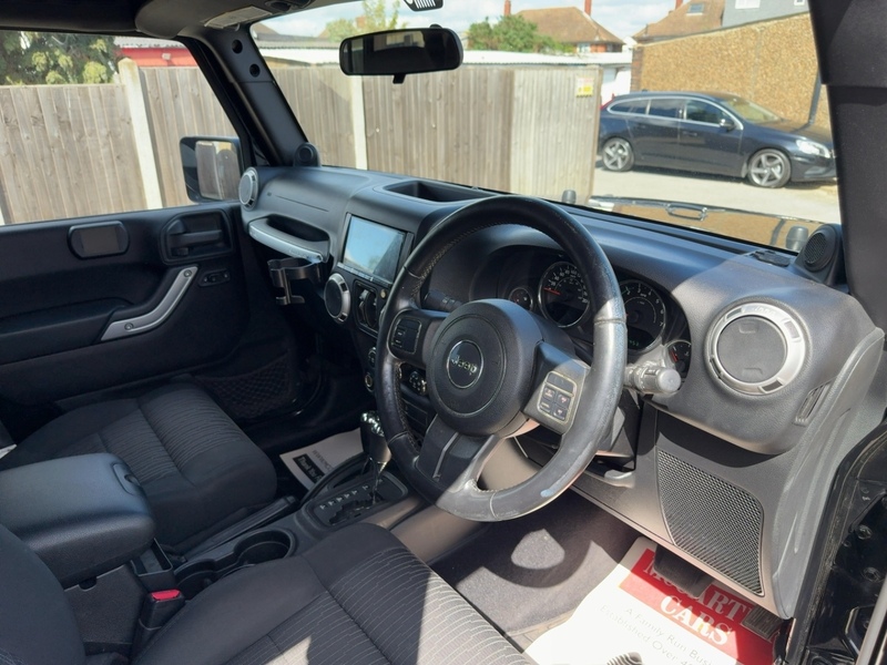 Jeep V6 Sahara Unlimited 3800 5dr SUV AUTOMATIC Petrol 72-74 Mitcham Road