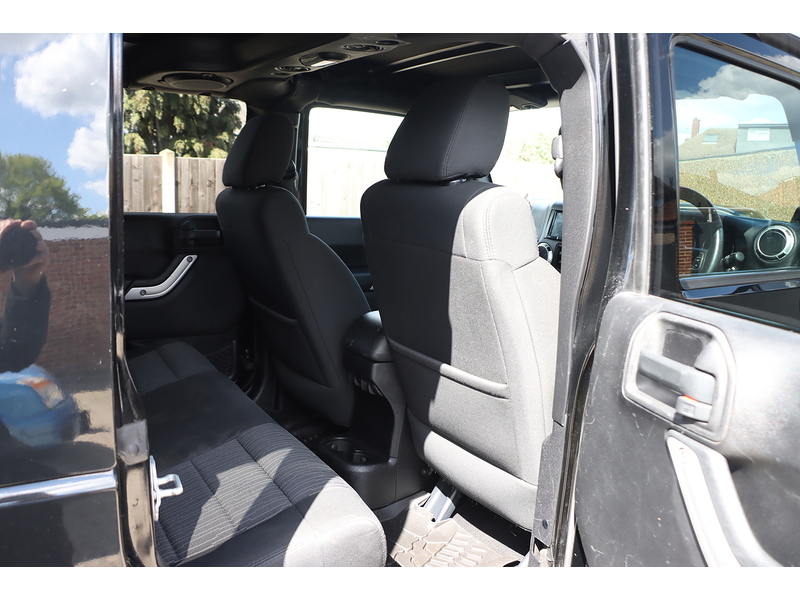 Jeep V6 Sahara Unlimited 3800 5dr SUV AUTOMATIC Petrol 72-74 Mitcham Road