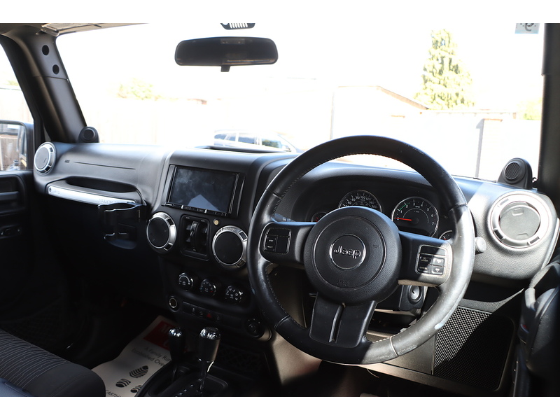 Jeep V6 Sahara Unlimited 3800 5dr SUV AUTOMATIC Petrol 72-74 Mitcham Road