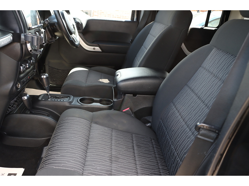 Jeep V6 Sahara Unlimited 3800 5dr SUV AUTOMATIC Petrol 72-74 Mitcham Road
