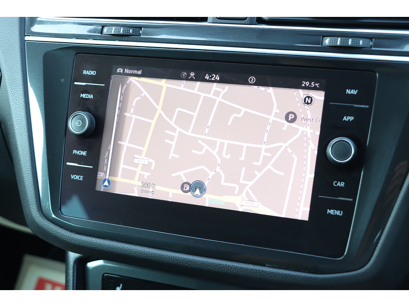 Volkswagen 1.5 TSI R-LINE SUV 5DR PETROL DSG AUTO HEATED SEATS SAT NAV BLUETOOTH DAB STEREO APPLE CARPLAY PARKING AIDS JUST 1 OWNER FROM NEW ONLY 40000 MILES FSH 72-74 Mitcham Road