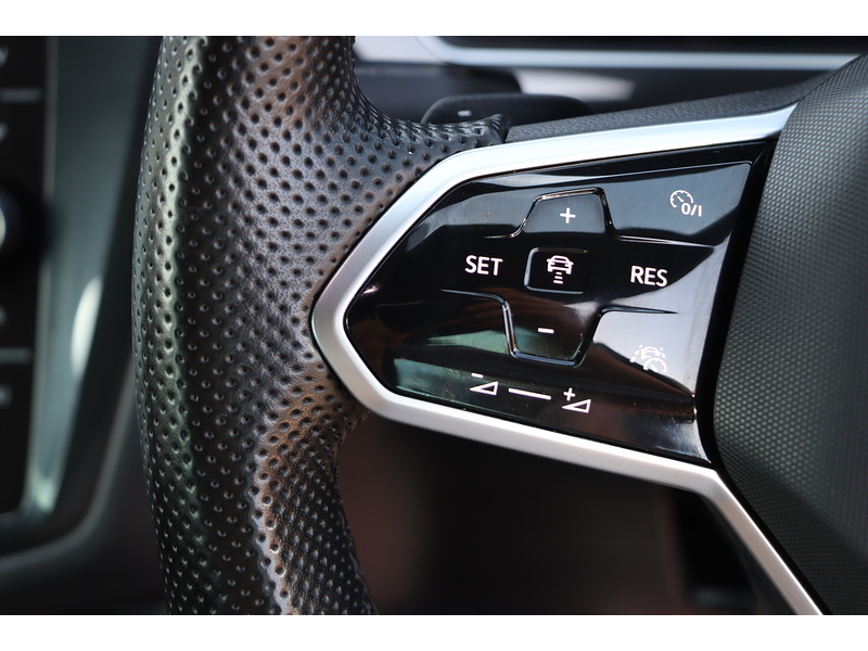 Volkswagen 1.5 TSI R-LINE SUV 5DR PETROL DSG AUTO HEATED SEATS SAT NAV BLUETOOTH DAB STEREO APPLE CARPLAY PARKING AIDS JUST 1 OWNER FROM NEW ONLY 40000 MILES FSH 72-74 Mitcham Road