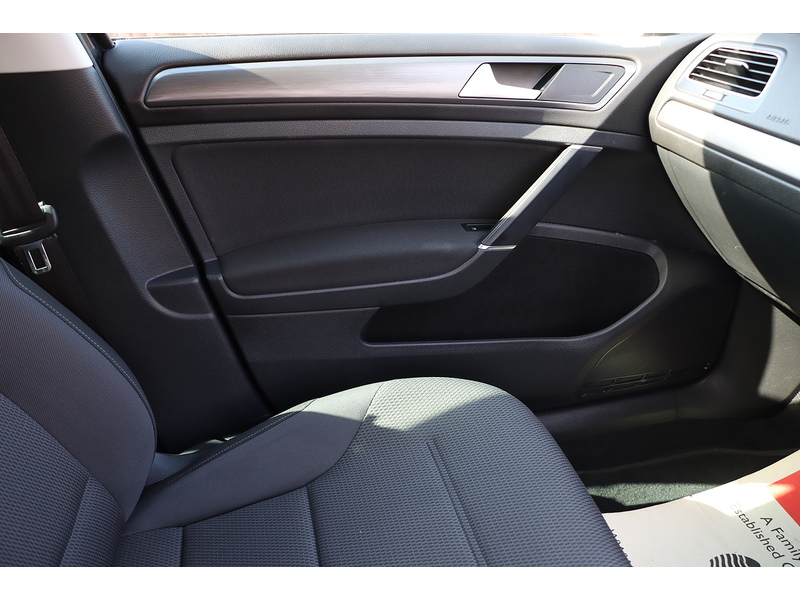 Volkswagen 1.5 TSI EVO MATCH HATCHBACK 5DR PETROL DSG AUTO SAT NAV BLUETOOTH DAB STEREO USB INPUT APPLE CARPLAY PARKING AIDS ONLY 13000 MILES FSH NO ULEZ CHARGE 72-74 Mitcham Road