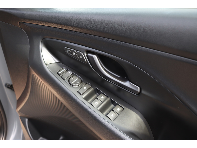 Hyundai 2.0 T-GDI N PERFORMANCE FASTBACK 5DR PETROL MANUAL HEATED SEATS SATNAV BLUETOOTH DAB RADIO APPLE CARPLAY REAR CAMERA PARKING AIDS ONLY 59000 MILES FSH 72-74 Mitcham Road