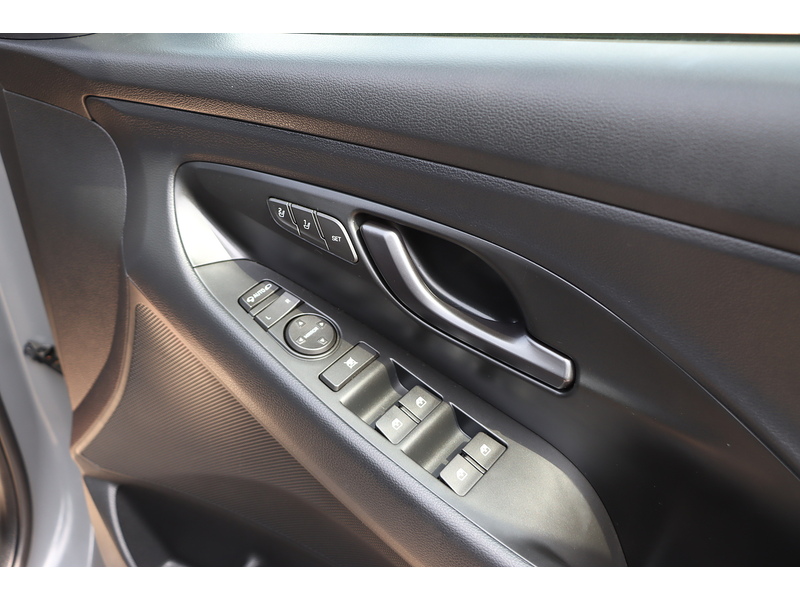 Hyundai 2.0 T-GDI N PERFORMANCE FASTBACK 5DR PETROL MANUAL HEATED SEATS SATNAV BLUETOOTH DAB RADIO APPLE CARPLAY REAR CAMERA PARKING AIDS ONLY 59000 MILES FSH 72-74 Mitcham Road