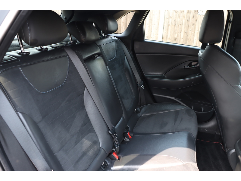 Hyundai 2.0 T-GDI N PERFORMANCE FASTBACK 5DR PETROL MANUAL HEATED SEATS SATNAV BLUETOOTH DAB RADIO APPLE CARPLAY REAR CAMERA PARKING AIDS ONLY 59000 MILES FSH 72-74 Mitcham Road