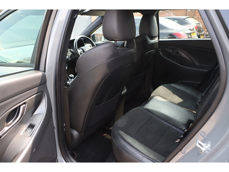 Hyundai 2.0 T-GDI N PERFORMANCE FASTBACK 5DR PETROL MANUAL HEATED SEATS SATNAV BLUETOOTH DAB RADIO APPLE CARPLAY REAR CAMERA PARKING AIDS ONLY 59000 MILES FSH 72-74 Mitcham Road