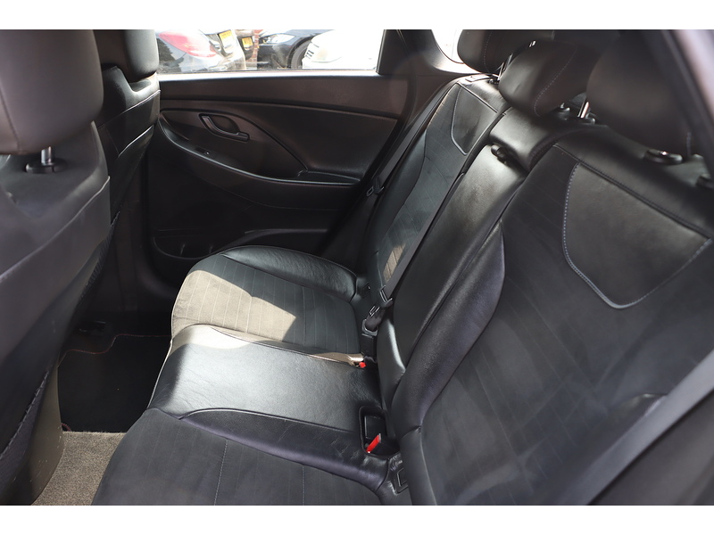 Hyundai 2.0 T-GDI N PERFORMANCE FASTBACK 5DR PETROL MANUAL HEATED SEATS SATNAV BLUETOOTH DAB RADIO APPLE CARPLAY REAR CAMERA PARKING AIDS ONLY 59000 MILES FSH 72-74 Mitcham Road