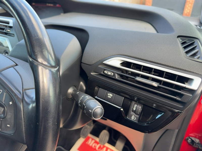 Citroen 1.2 PURETECH FLAIR MPV 5DR PETROL MANUAL SUNROOF SATNAV BLUETOOTH DAB RADIO APPLE CARPLAY REAR CAMERA PARKING AIDS 2 OWNERS 68000 MILES FSH 5 SERVICES 72-74 Mitcham Road