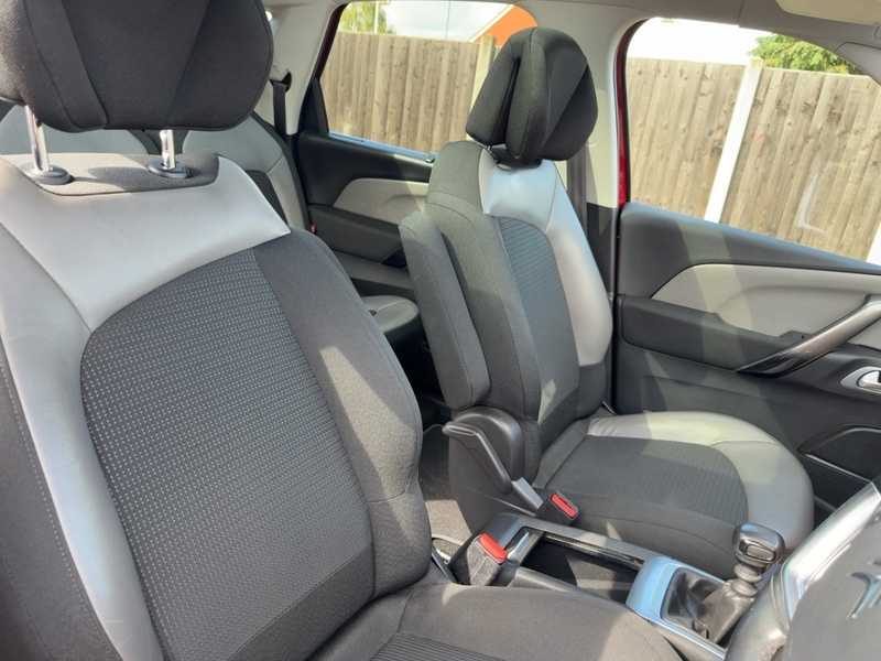 Citroen 1.2 PURETECH FLAIR MPV 5DR PETROL MANUAL SUNROOF SATNAV BLUETOOTH DAB RADIO APPLE CARPLAY REAR CAMERA PARKING AIDS 2 OWNERS 68000 MILES FSH 5 SERVICES 72-74 Mitcham Road